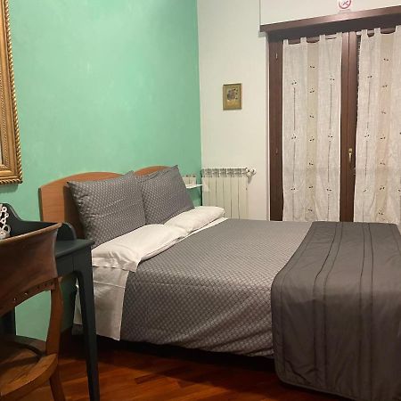 Bed and Breakfast Bb Nuova Fiera Di Roma Fiumicino Esterno foto