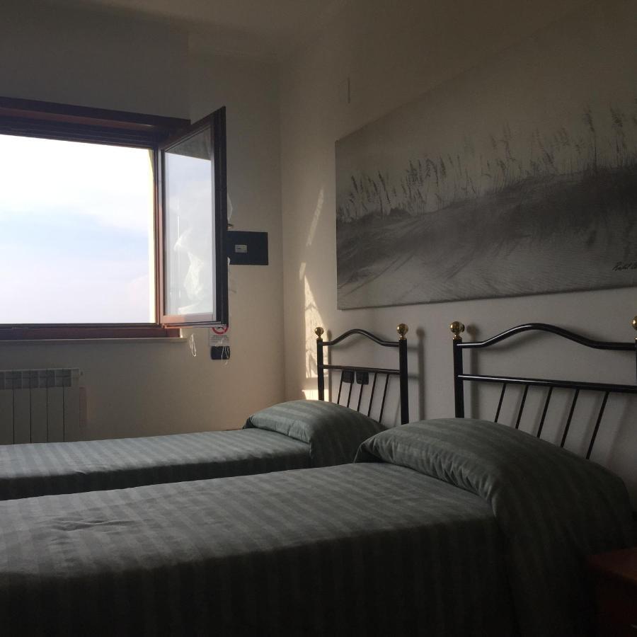 Bed and Breakfast Bb Nuova Fiera Di Roma Fiumicino Esterno foto