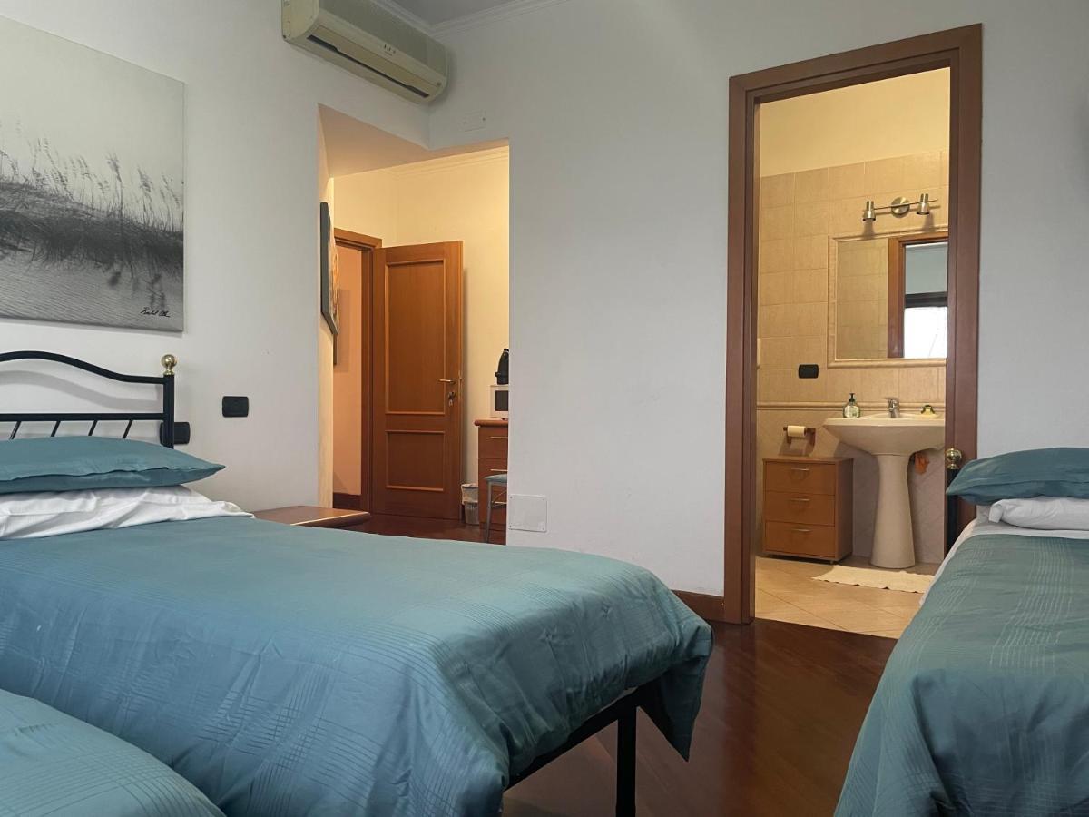 Bed and Breakfast Bb Nuova Fiera Di Roma Fiumicino Esterno foto